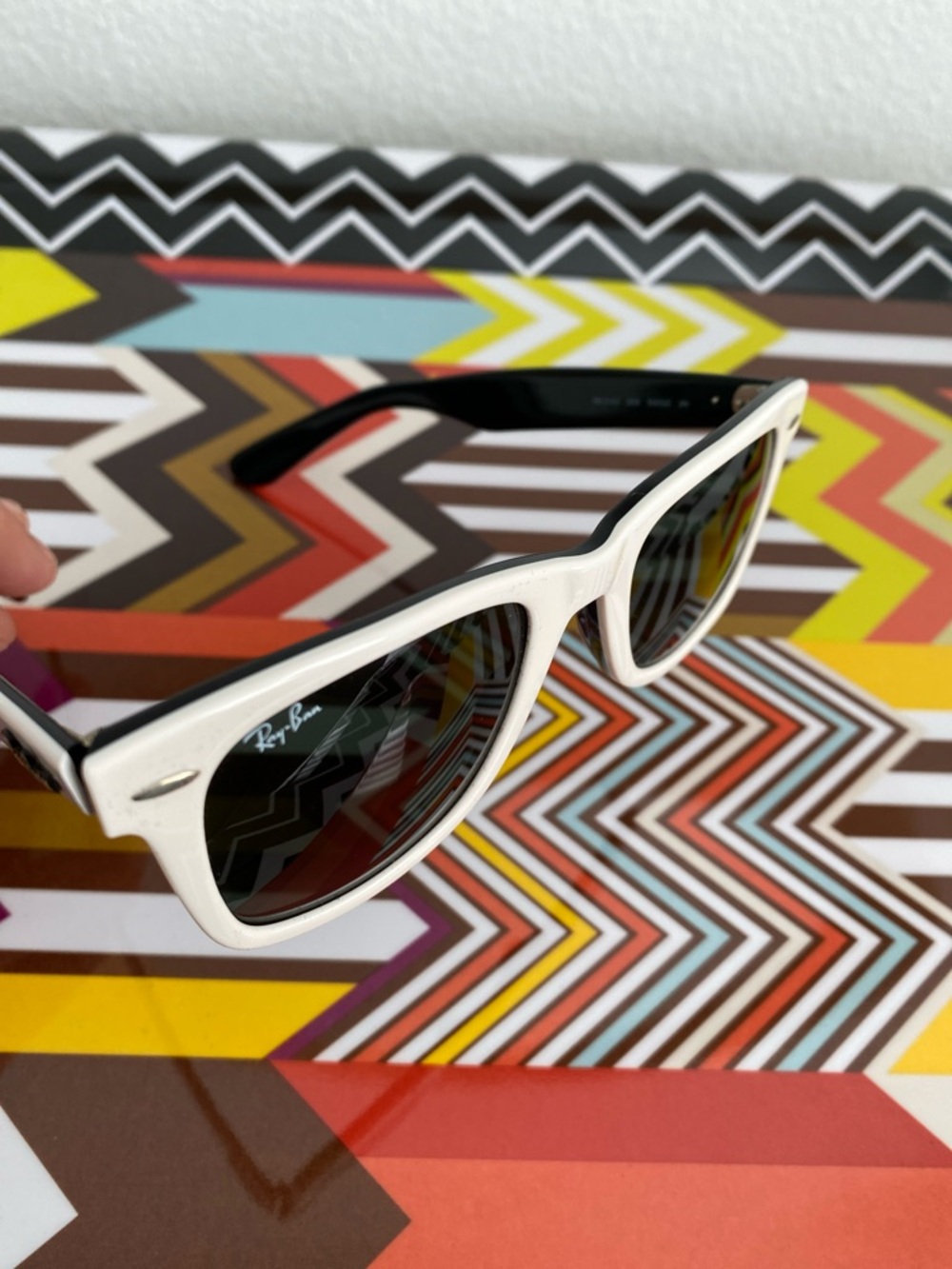 Authentic Ray-Ban White Frame Sunglasses with Black Lenses - Picture 5 of 5